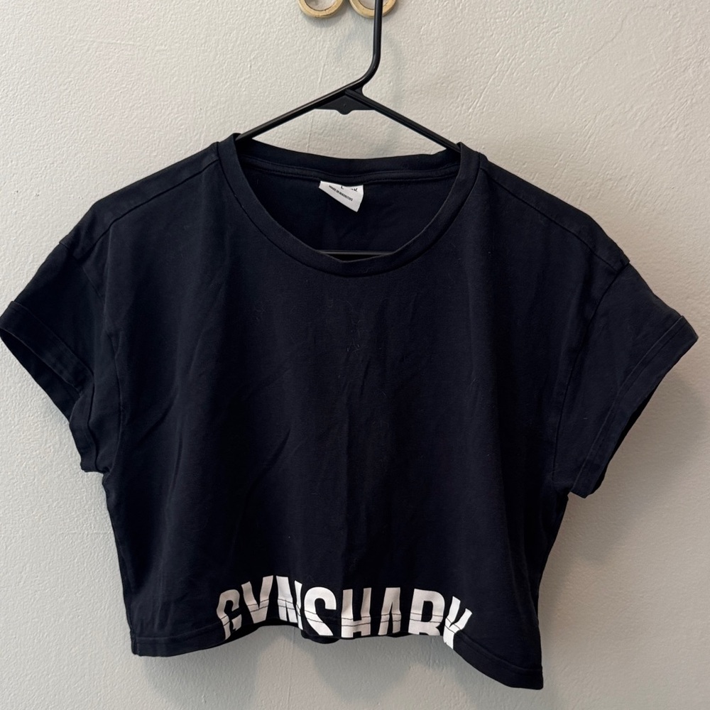 Gymshark Black and Lavender Cropped Tees